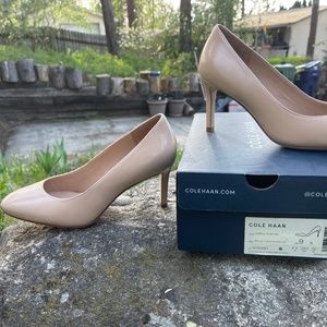 Cole haan Gabbie pump brush patent